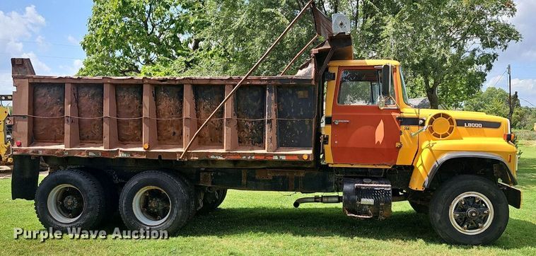 image for item EJ5809 1987 Ford  8000 dump truck