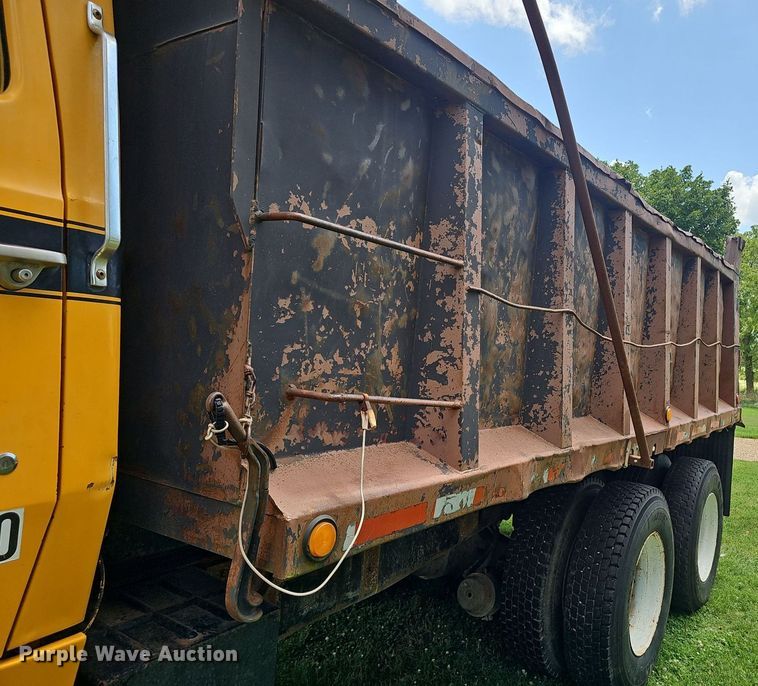 image for item EJ5809 1987 Ford  8000 dump truck
