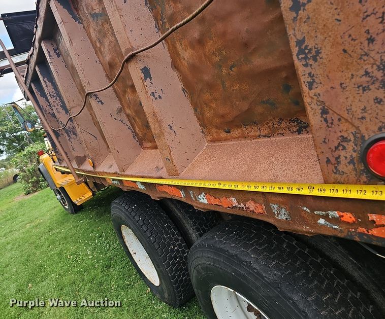 image for item EJ5809 1987 Ford  8000 dump truck