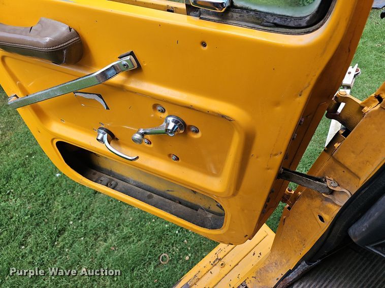 image for item EJ5809 1987 Ford  8000 dump truck