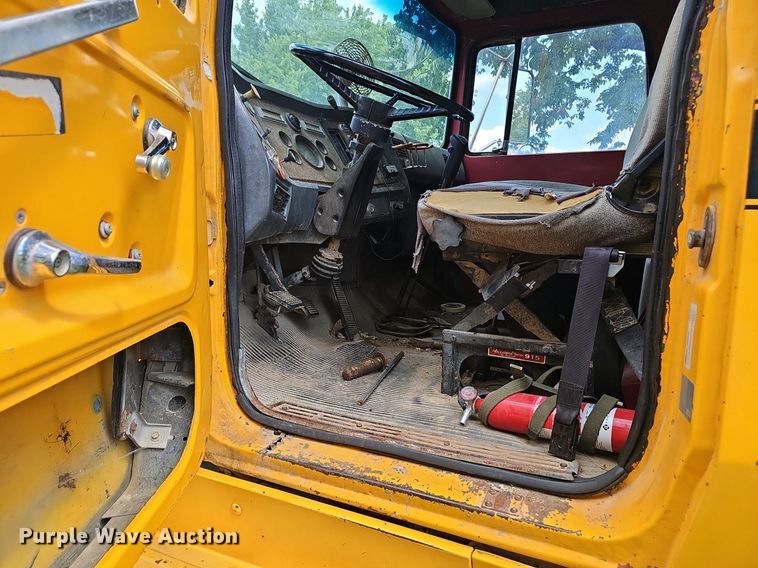 image for item EJ5809 1987 Ford  8000 dump truck