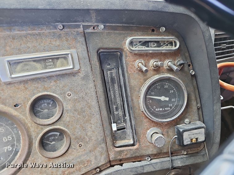 image for item EJ5809 1987 Ford  8000 dump truck