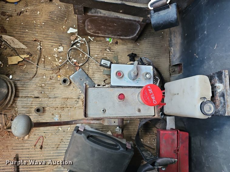 image for item EJ5809 1987 Ford  8000 dump truck