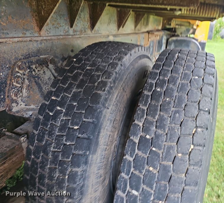 image for item EJ5809 1987 Ford  8000 dump truck