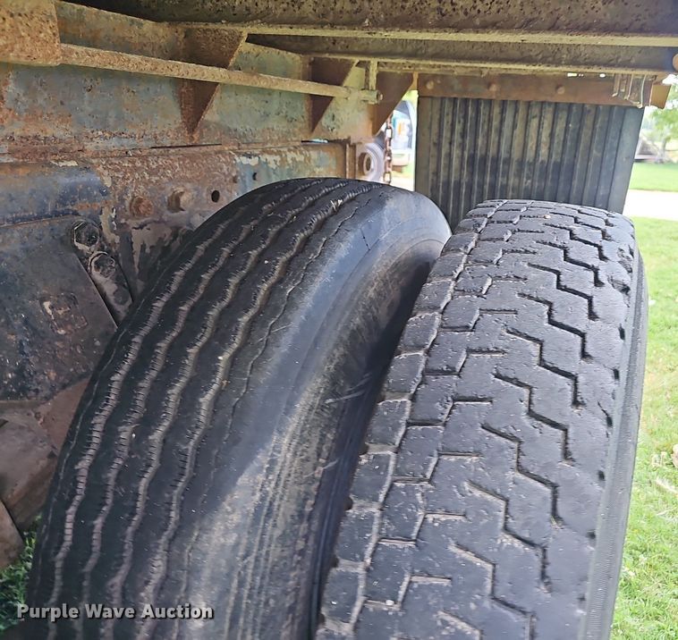 image for item EJ5809 1987 Ford  8000 dump truck