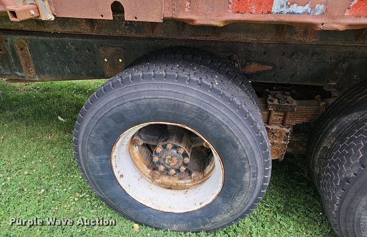 image for item EJ5809 1987 Ford  8000 dump truck