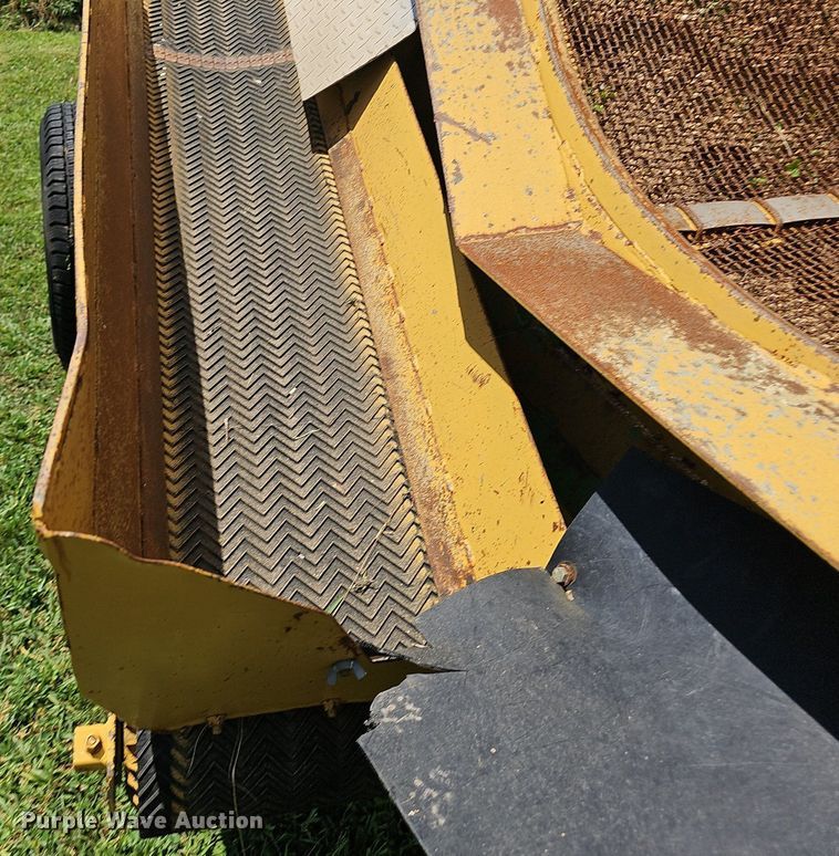 image for item EJ5810 Fecon screening plant