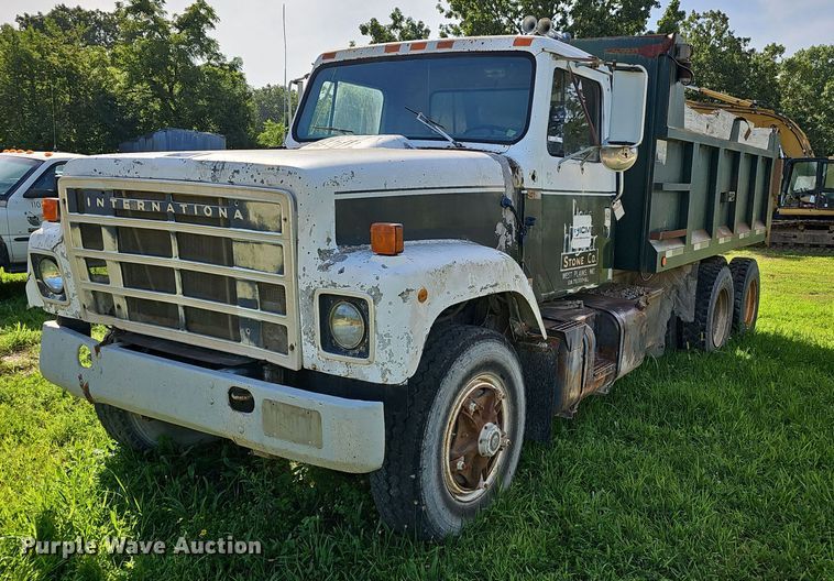 image for item EJ5826 1986 International  F2574 dump truck