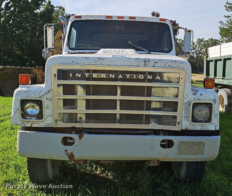 image for item EJ5826 1986 International  F2574 dump truck