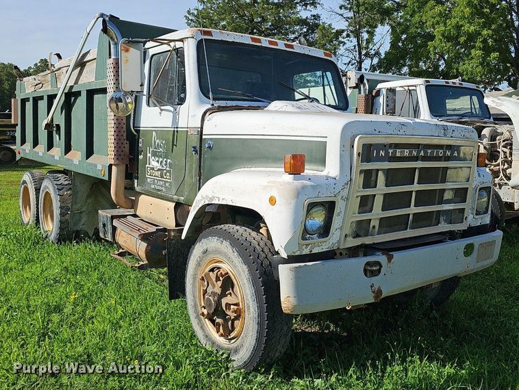 image for item EJ5826 1986 International  F2574 dump truck
