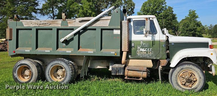 image for item EJ5826 1986 International  F2574 dump truck