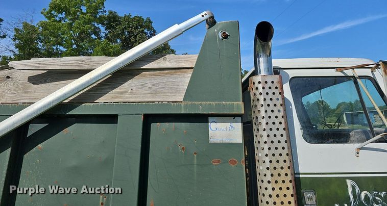 image for item EJ5826 1986 International  F2574 dump truck