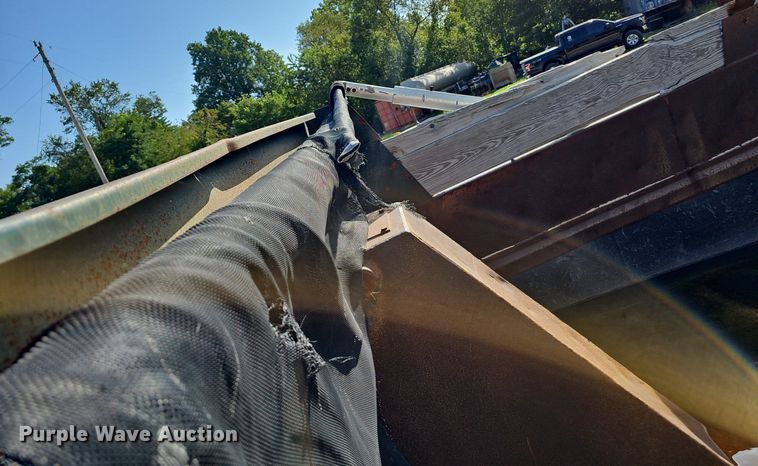 image for item EJ5826 1986 International  F2574 dump truck