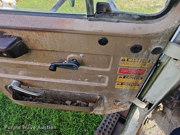 image for item EJ5826 1986 International  F2574 dump truck