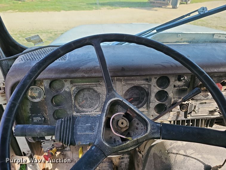 image for item EJ5826 1986 International  F2574 dump truck