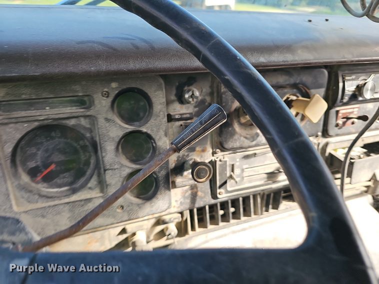 image for item EJ5826 1986 International  F2574 dump truck