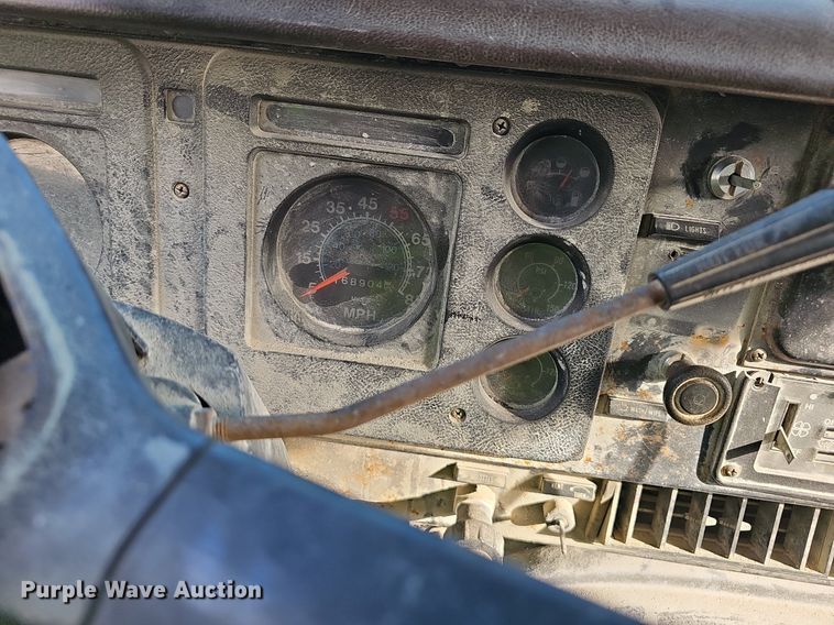 image for item EJ5826 1986 International  F2574 dump truck