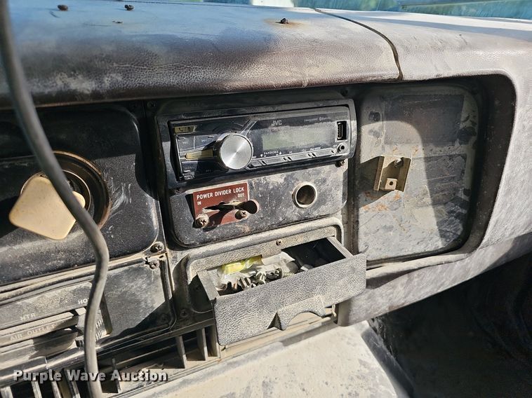 image for item EJ5826 1986 International  F2574 dump truck