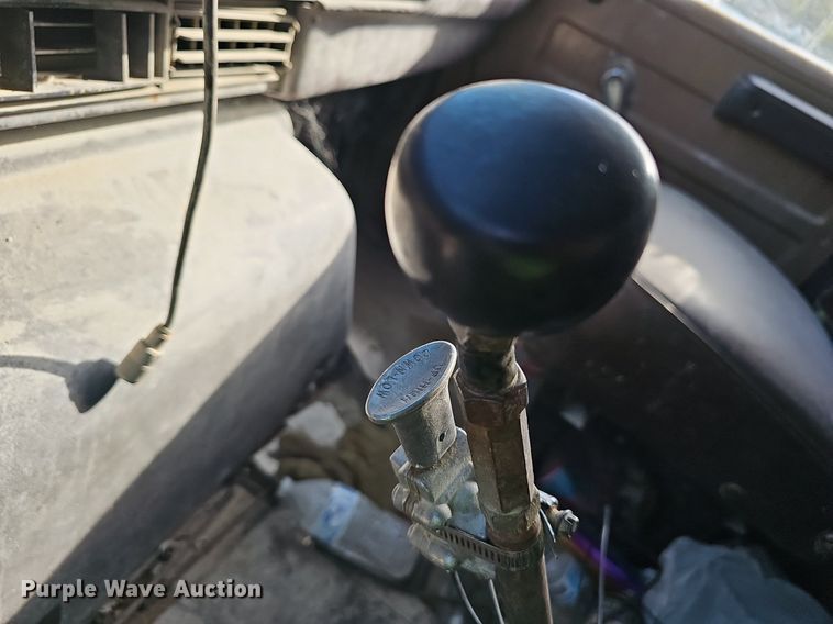 image for item EJ5826 1986 International  F2574 dump truck