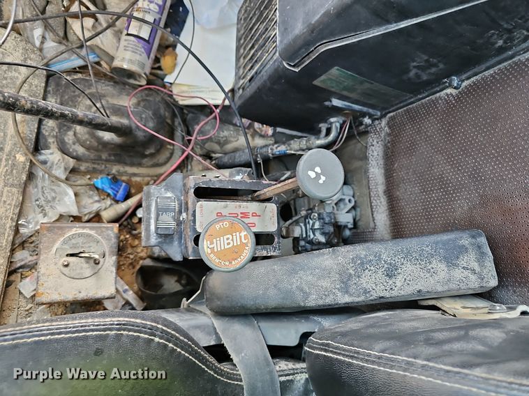 image for item EJ5826 1986 International  F2574 dump truck