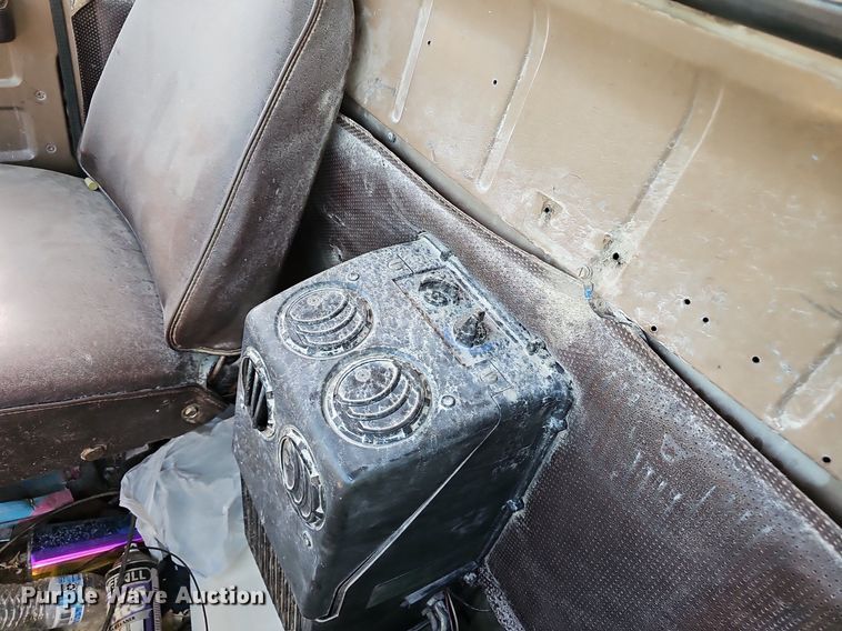 image for item EJ5826 1986 International  F2574 dump truck