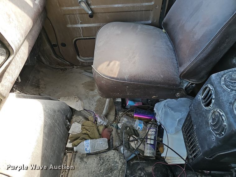 image for item EJ5826 1986 International  F2574 dump truck