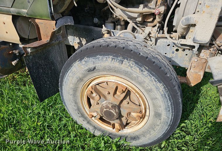 image for item EJ5826 1986 International  F2574 dump truck