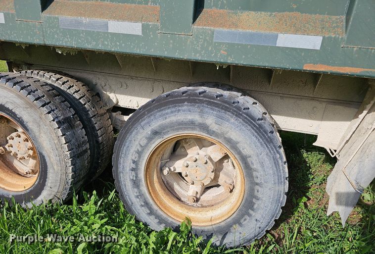 image for item EJ5826 1986 International  F2574 dump truck