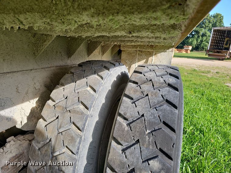 image for item EJ5826 1986 International  F2574 dump truck