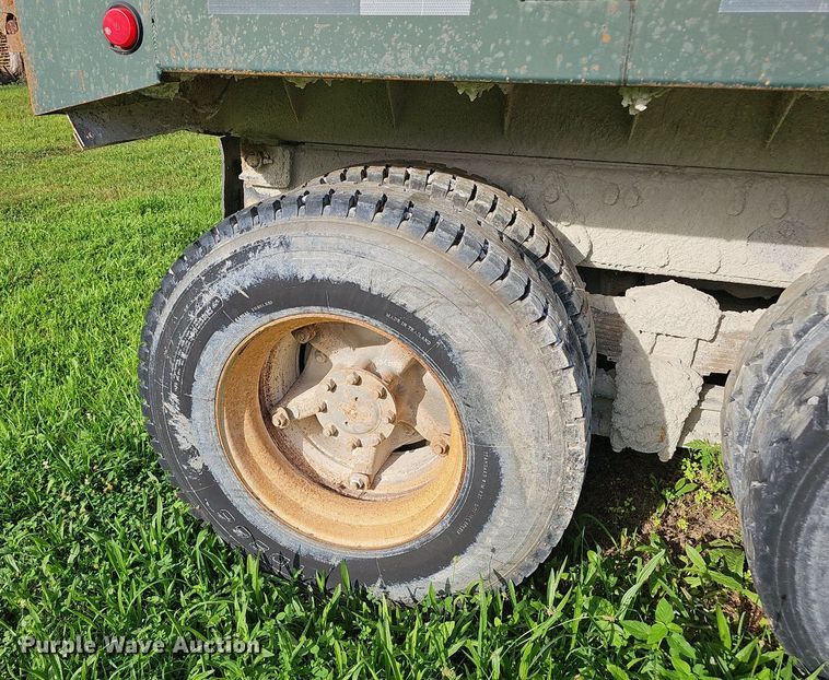 image for item EJ5826 1986 International  F2574 dump truck