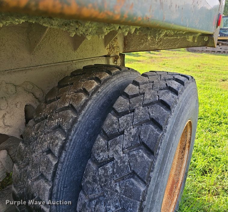 image for item EJ5826 1986 International  F2574 dump truck