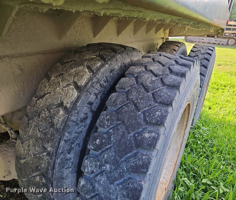 image for item EJ5826 1986 International  F2574 dump truck