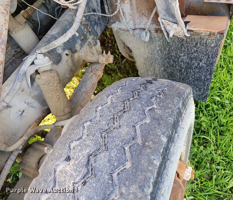 image for item EJ5826 1986 International  F2574 dump truck