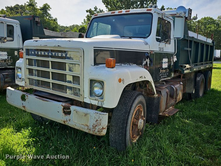 image for item EJ5827 1986 International  F2574 dump truck