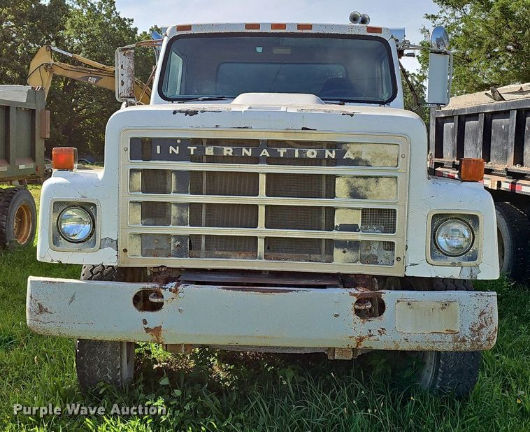 image for item EJ5827 1986 International  F2574 dump truck