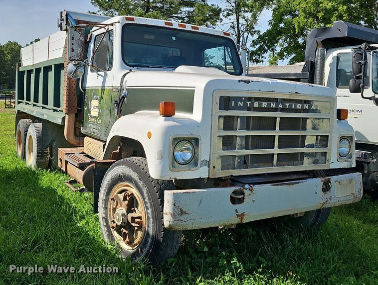 image for item EJ5827 1986 International  F2574 dump truck