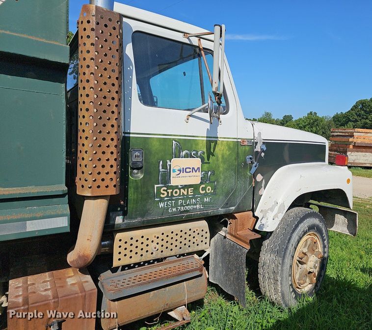 image for item EJ5827 1986 International  F2574 dump truck