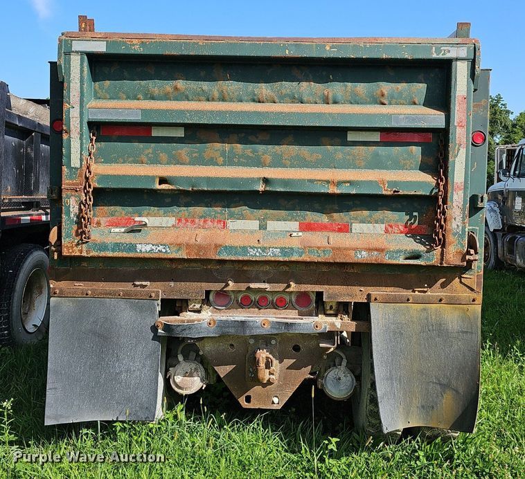 image for item EJ5827 1986 International  F2574 dump truck