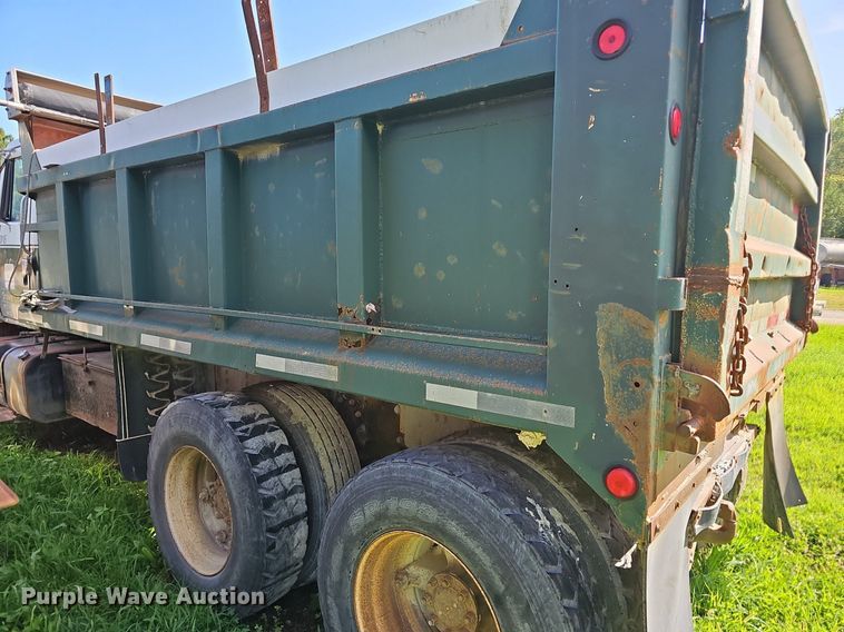 image for item EJ5827 1986 International  F2574 dump truck