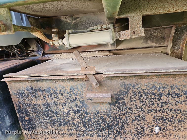 image for item EJ5827 1986 International  F2574 dump truck