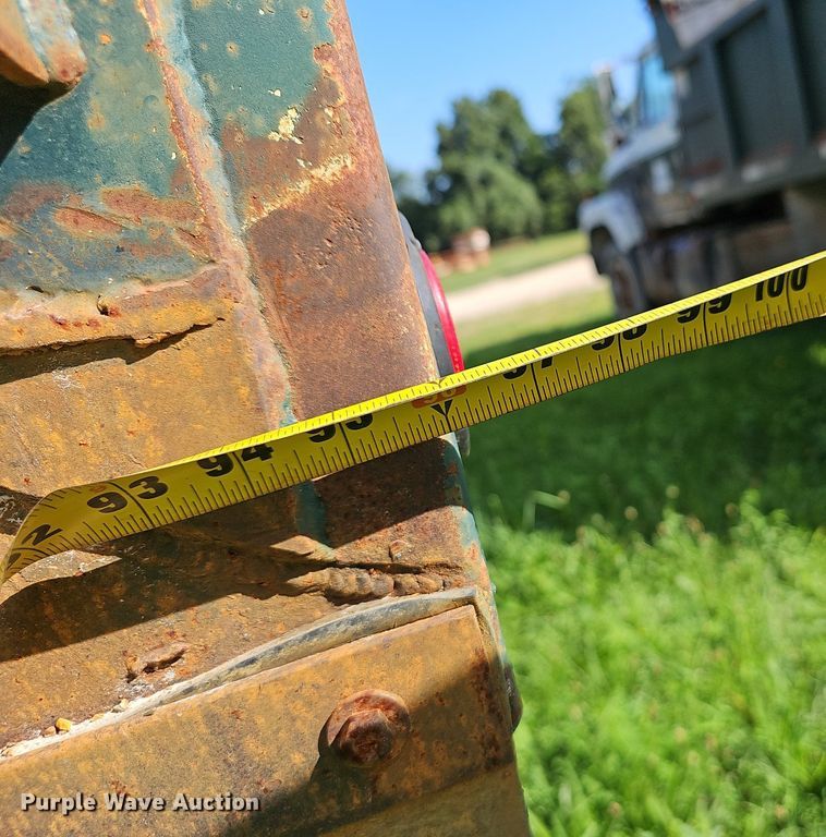 image for item EJ5827 1986 International  F2574 dump truck