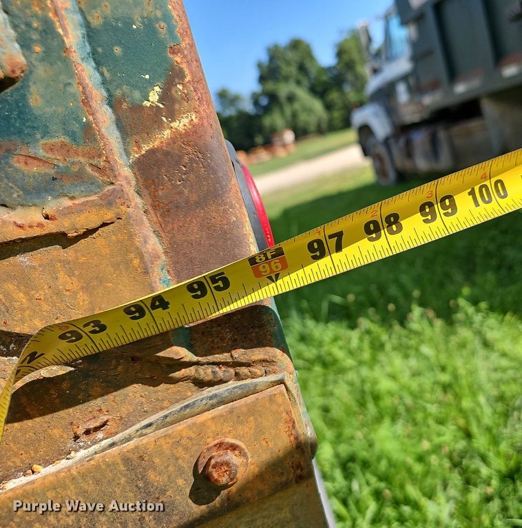 image for item EJ5827 1986 International  F2574 dump truck