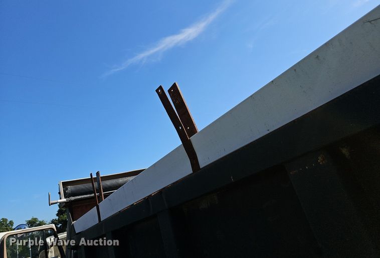 image for item EJ5827 1986 International  F2574 dump truck