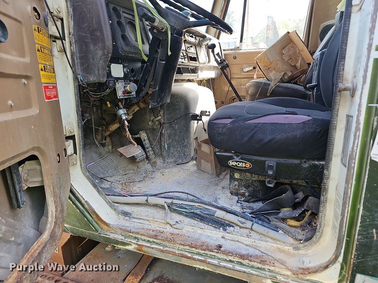 image for item EJ5827 1986 International  F2574 dump truck