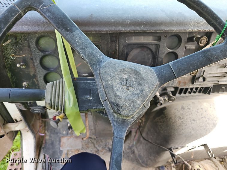 image for item EJ5827 1986 International  F2574 dump truck