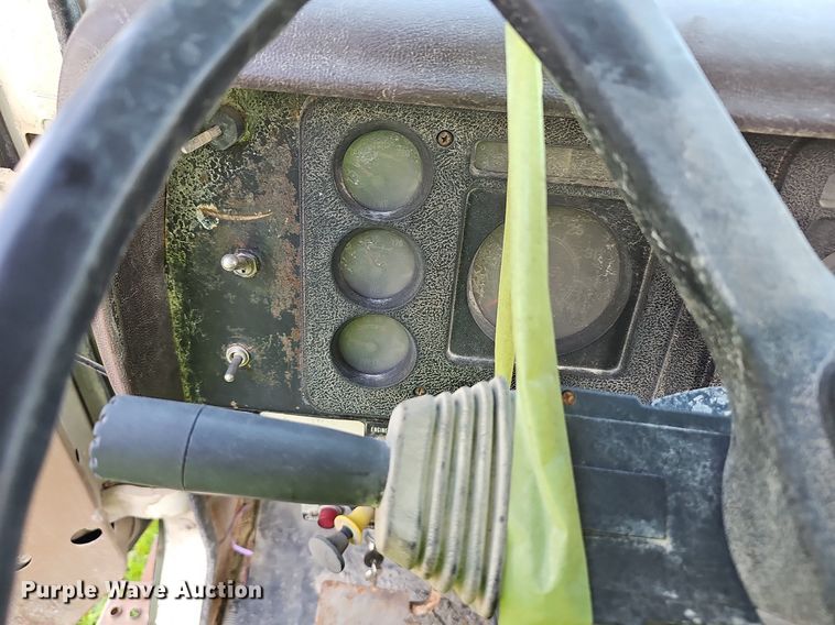 image for item EJ5827 1986 International  F2574 dump truck