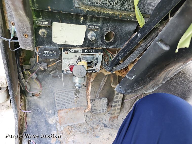 image for item EJ5827 1986 International  F2574 dump truck