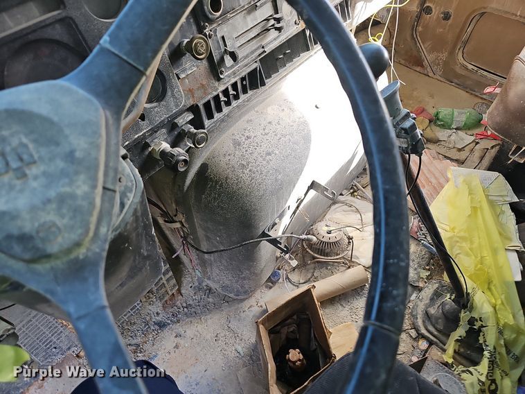 image for item EJ5827 1986 International  F2574 dump truck