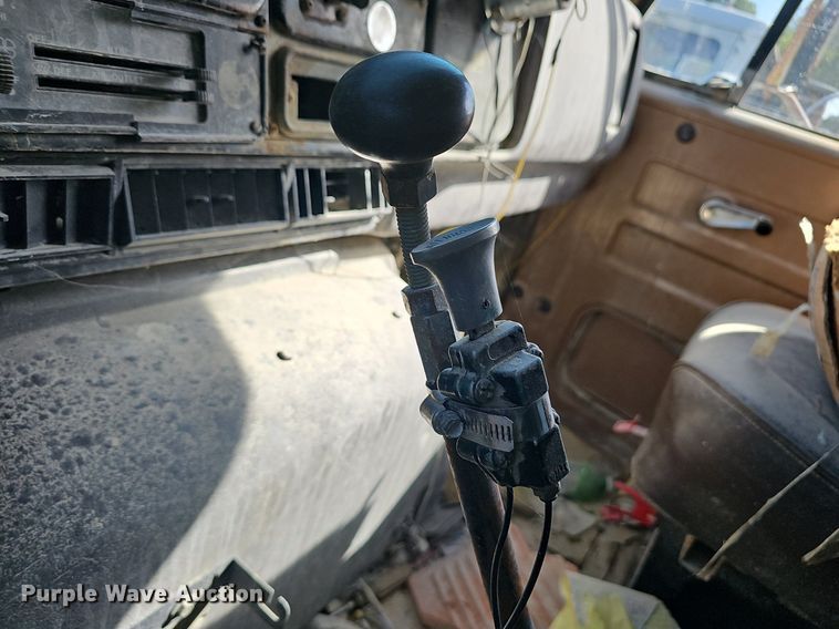 image for item EJ5827 1986 International  F2574 dump truck