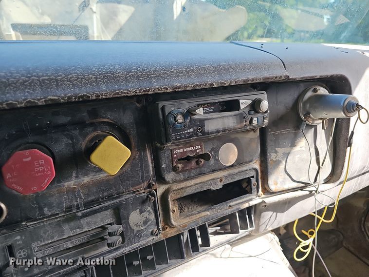 image for item EJ5827 1986 International  F2574 dump truck